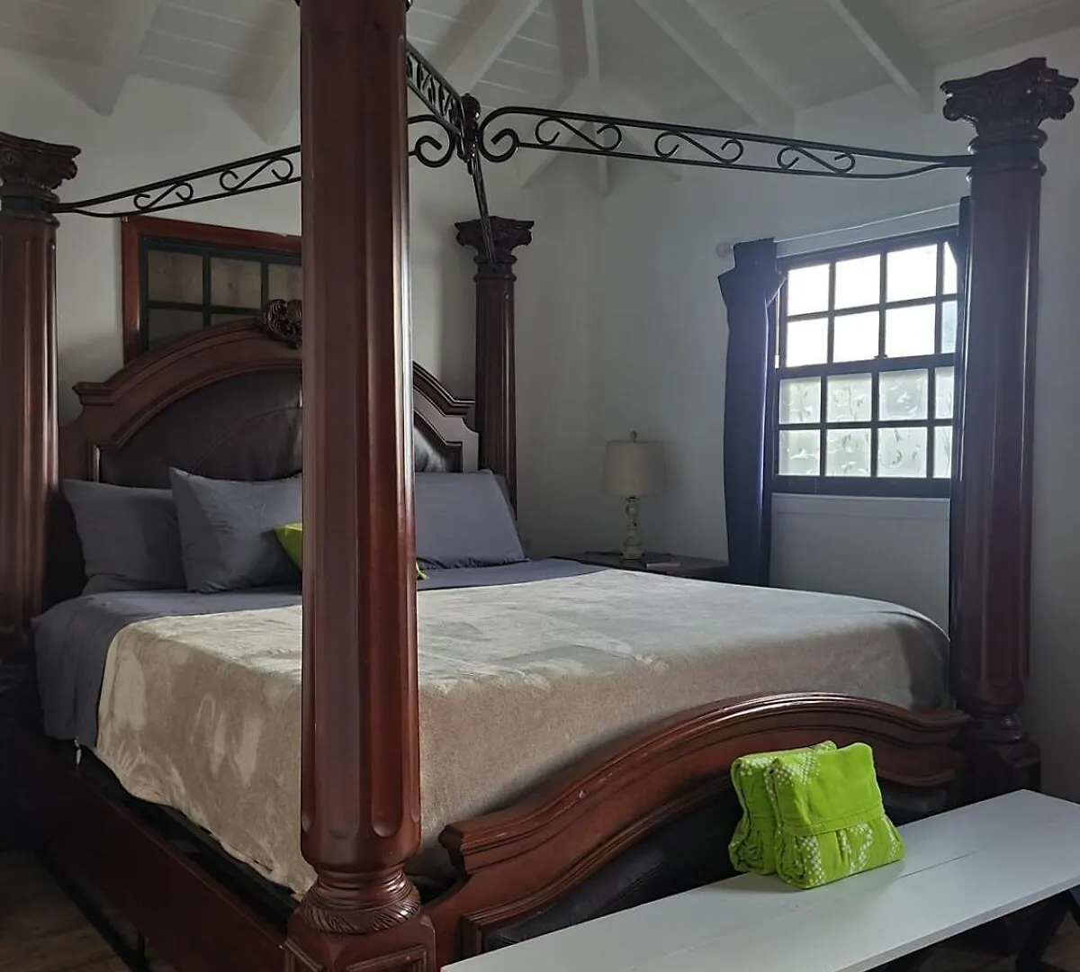 Newly Renovated House Potcakevilla 그랜드 터크 빌라